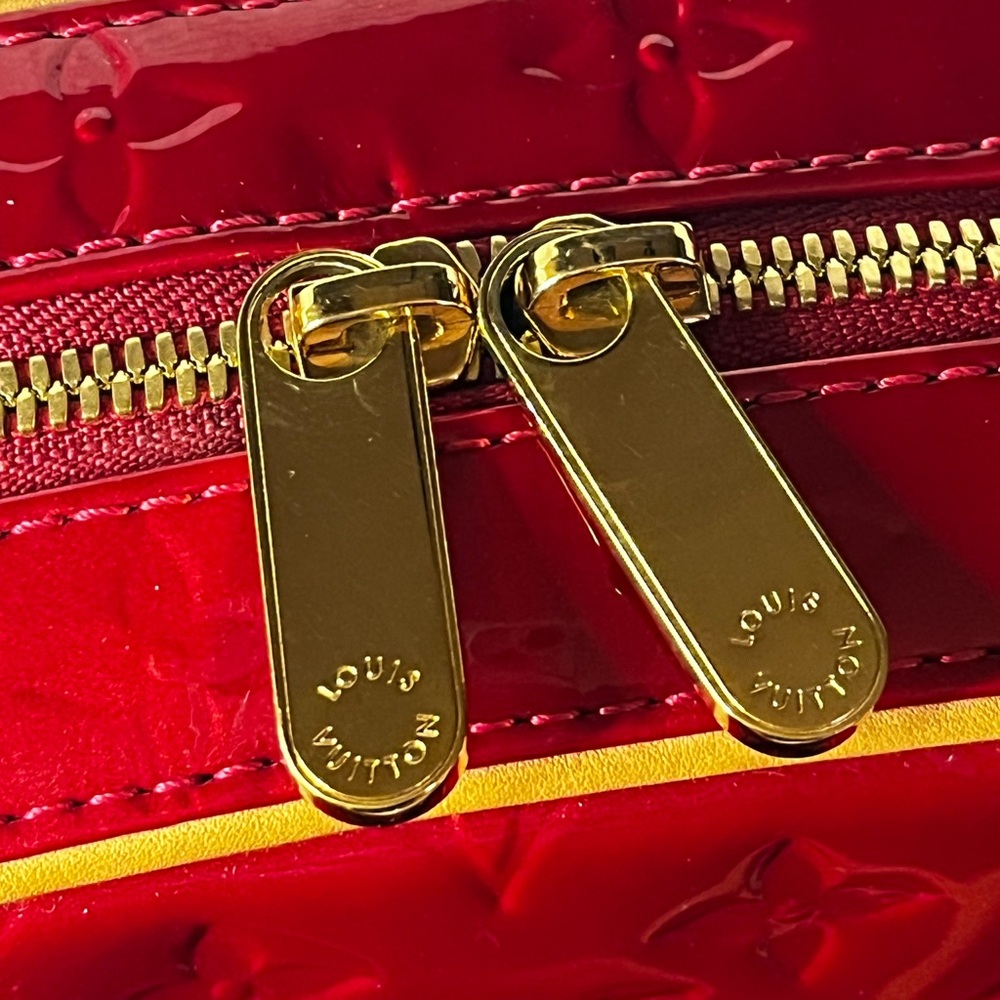 ♥️SOLD♥️ Louis Vuitton Summit Drive Vernis RED - Picture 5 of 12